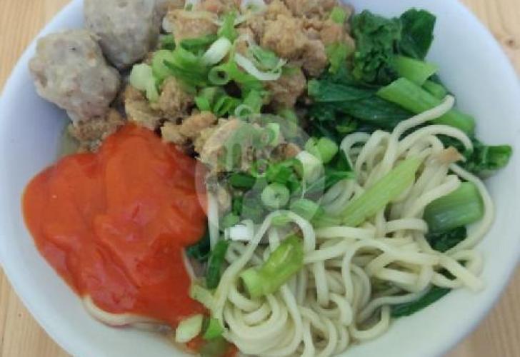 Bakso & Mie Ayam Pak Polo: Rasa yang Menggigit Hati di Jantung Cilacap